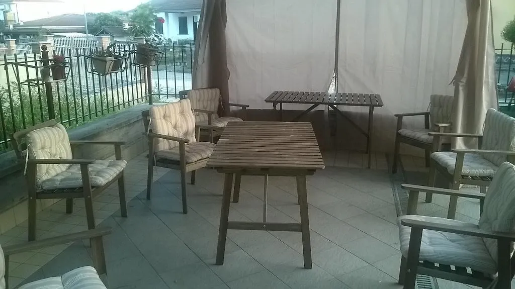Aparthotel Residenza Di Via Dei Salici Gropello Cairoli